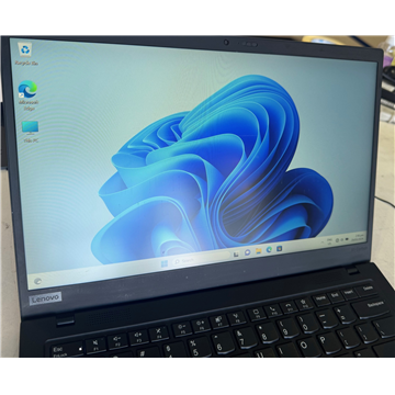 Lenovo ThinkPad X1 Carbon G8 10th Gen i7  W11P